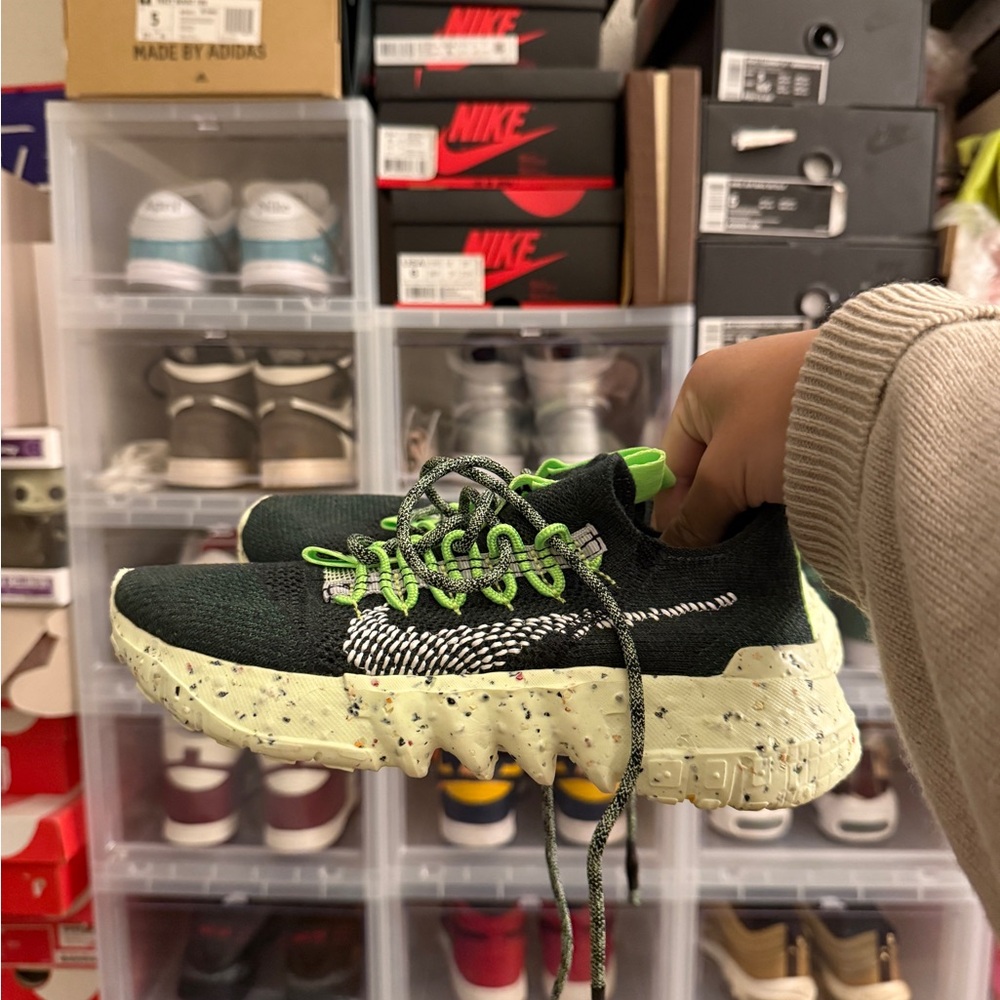 Nike Space Hippie 01 in Green/Volt